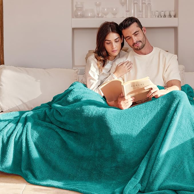 Exclusivo Mezcla King Size Blanket for Bed, Super Soft Velvet Plush Fleece Blankets, Fuzzy Cozy and Warm for Winter, 90x104 Inches, Teal