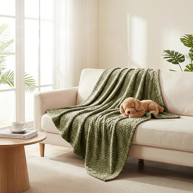 Exclusivo Mezcla Twin Blanket for Bed, Cozy Lightweight Fleece Blankets for All Season, Decorative Giftable Fuzzy Plush Wave Textured Suitable for Women, Men, Olive Green, 90x66 Inches