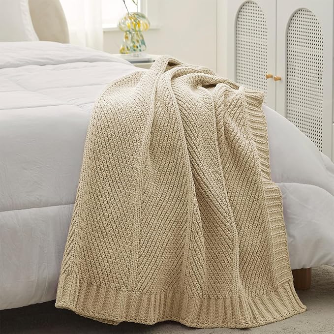 Amélie Home Knit Throw Blanket, Soft Chenille Cozy Breathable Chevron Chunky Decorative Blanket for Couch, Bed & Sofa, French-Inspired Lightweight Warm Gift for Women, Beige, 60"x80"