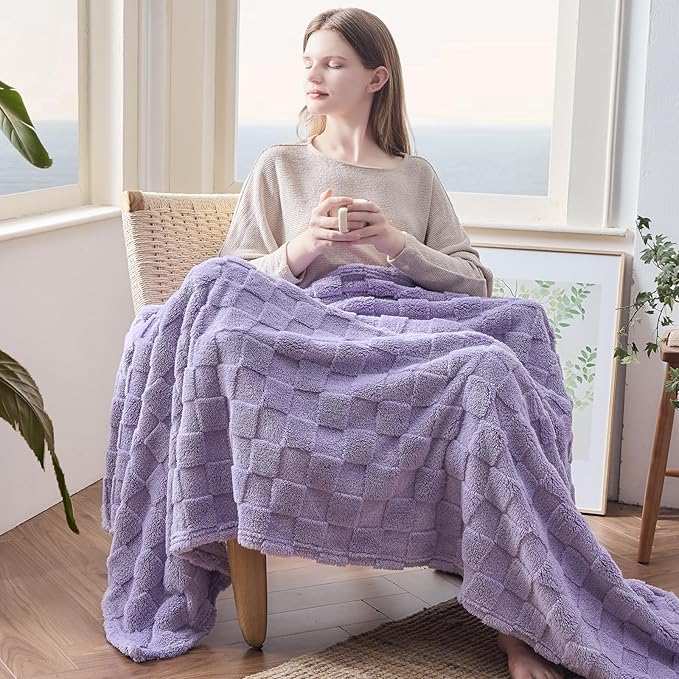 NEWCOSPLAY Super Soft Twin Blanket Lavender Premium Silky Flannel Fleece 3D Checkered Lightweight Bed Blanket All Season Use (Lavender Checkered, Twin(60"x80"))