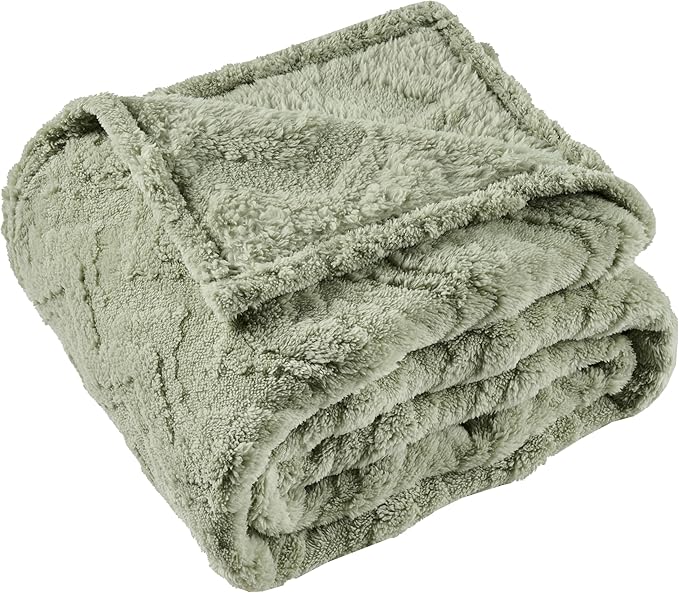 3 Layer Jacquard Throw Blanket - 50x70 Inch Soft Fleece with Wave Pattern, Green Plush Cozy Blanket for Sofa, Couch, Bed & Chair, All Season Decorative Blanket for Living Room & Bedroom