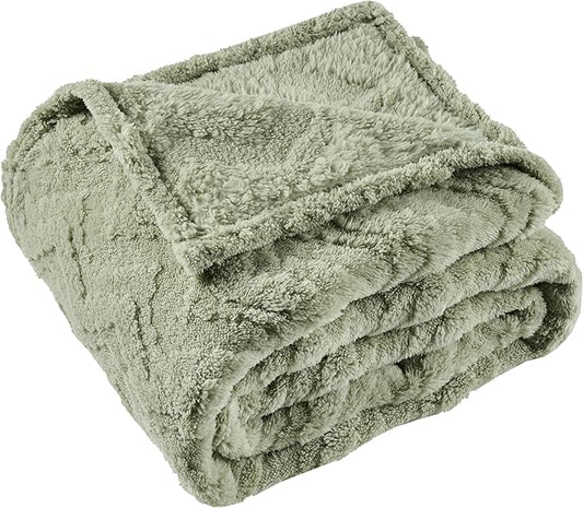 3 Layer Jacquard Throw Blanket - 50x70 Inch Soft Fleece with Wave Pattern, Green Plush Cozy Blanket for Sofa, Couch, Bed & Chair, All Season Decorative Blanket for Living Room & Bedroom