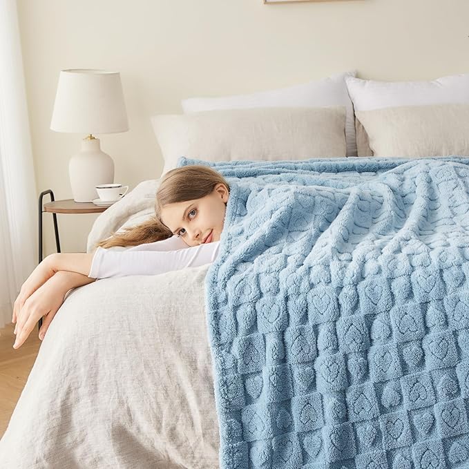 NEWCOSPLAY Super Soft Throw Blanket Blue Premium Silky Flannel Fleece 3D Heart Checkered Lightweight Bed Blanket All Season Use (Blue Heart, Throw(50"x70"))
