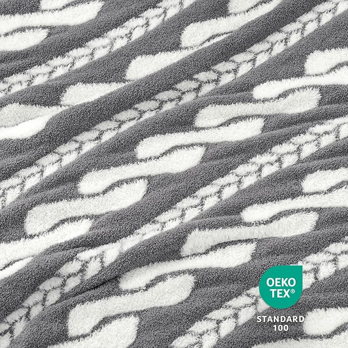 Amélie Home Cable Knit Throw Blanket for Couch, Super Soft Fuzzy Cozy Throw, Giftable Knitted Blanket for Women Men, Birthday, Sofa Bed Living Room Decor, 50" x 60", Cable Grey & White