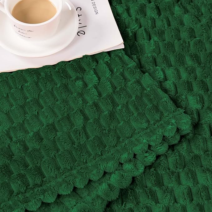 Bnuitland Dark Green Flannel Throw Blanket (50X70 inches), 300 GSM Fleece Cozy Warm Soft Home Decor Lightweight Bed Sofa Blanket for Adults, Suitable for All Seasons.