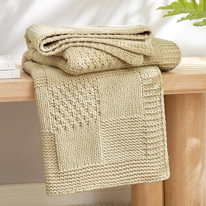 Amélie Home Knit Throw Blanket, Soft Chenille Cozy Breathable Checkered Chunky Decorative Blanket for Couch, Bed & Sofa, French-Inspired Lightweight Warm Gift for Women, Beige, 50"x60"