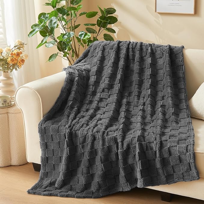NEWCOSPLAY Super Soft Queen Blanket Dark Grey Premium Silky Flannel Fleece 3D Checkered Lightweight Bed Blanket All Season Use (Dark Grey Checkered, Queen(90"x90"))
