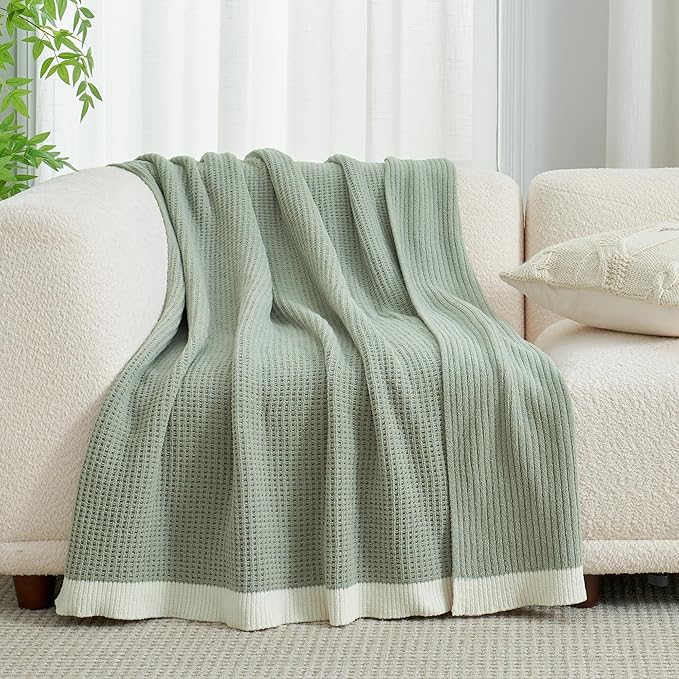 Amélie Home Chenille Throw Blanket, Soft Cozy Waffle Throw for Couch & Sofa, Warm Yet Lightweight, Breathable All-Season Throws for Women Men, Housewarming, Birthdays, 60"x80", Green