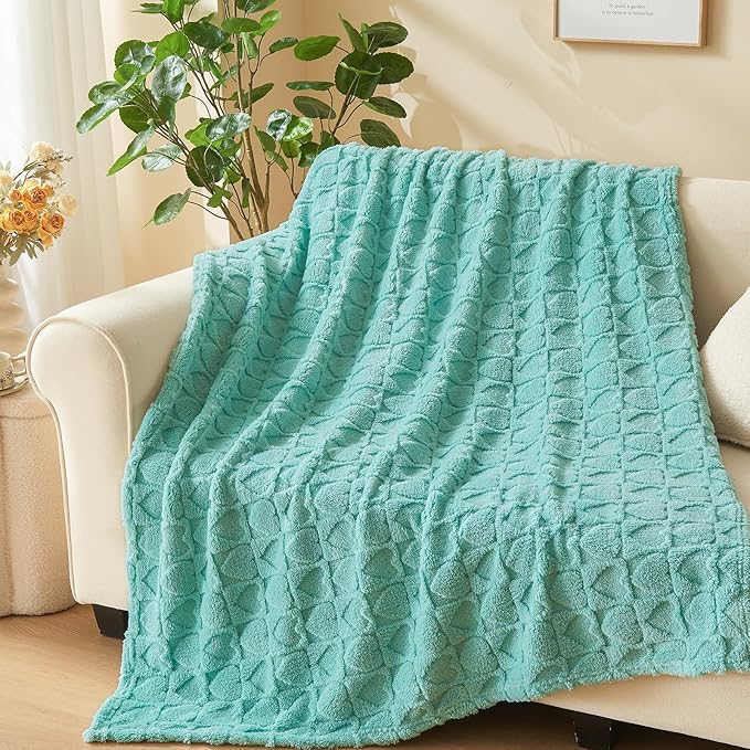 NEWCOSPLAY Super Soft Throw Blanket Sage Green Love Premium Silky Flannel Fleece 3D Heart Checkered Lightweight Bed Blanket All Season Use (Sage Green Love, Throw(50"x70"))