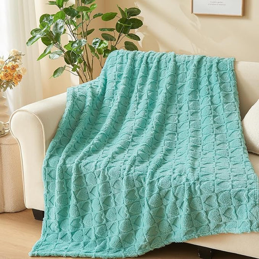 NEWCOSPLAY Super Soft Throw Blanket Sage Green Love Premium Silky Flannel Fleece 3D Heart Checkered Lightweight Bed Blanket All Season Use (Sage Green Love, Throw(50"x70"))