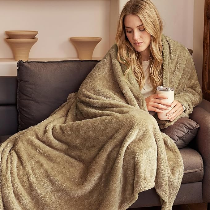Exclusivo Mezcla Plush Fuzzy Fleece Bed Blanket King Size, Super Soft, Fluffy and Warm Blankets for Couch, Bed, All Season (Brown, 90x104 inches)
