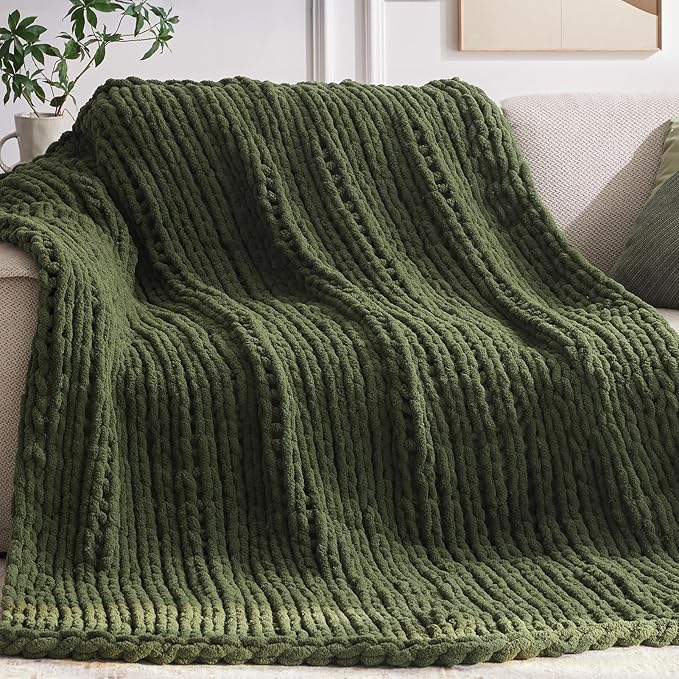 Negwoo Chunky Knit Throw Blanket, 30''*40'' Knitted Throw Chenille Yarn for Bed Couch, Handmade Green Crochet Big Thick Blanket, Machine Washable Cute Comfy Blanket for Home Decor
