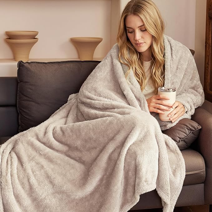 Exclusivo Mezcla Plush Fuzzy Fleece Bed Blanket King Size, Super Soft, Fluffy and Warm Blankets for Couch, Bed, All Season (Camel, 90x104 inches)