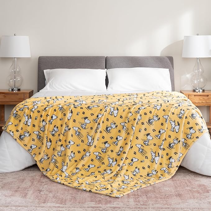 Berkshire Blanket Peanuts® VelvetLoft® Cute Character Snoopy Plush Blanket,Peanuts Poses and Paws Sundress,Twin 60 in x 90 in (Official Peanuts® Product)