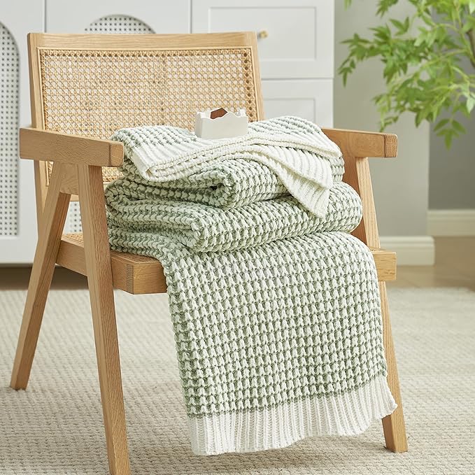 Amélie Home Knit Throw Blanket, Soft Chenille Cozy Breathable Pineapple Chunky Decorative Blanket for Couch, Bed & Sofa, French-Inspired Lightweight Warm Gift for Women, Sage Green, 60"x80"