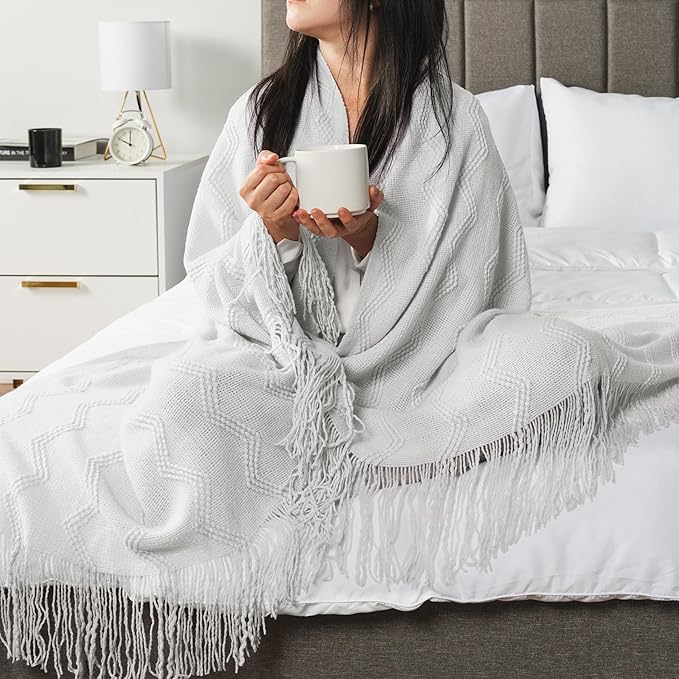 PAVILIA White Knit Throw Blanket for Couch, Twin Bed, Soft Knitted Farmhouse Sofa Throw for Living Room, Lightweight Decorative Summer Blanket for Chair, Outdoor Textured Boho Blanket, 60x80