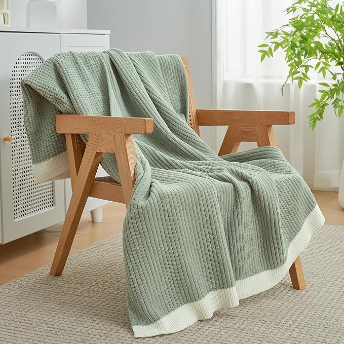 Amélie Home Chenille Throw Blanket, Soft Cozy Waffle Throw for Couch & Sofa, Warm Yet Lightweight, Breathable All-Season Throws for Women Men, Housewarming, Birthdays, 50"x60", Green