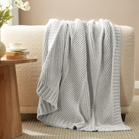 Amélie Home Knit Throw Blanket, Soft Chenille Cozy Breathable Chevron Chunky Decorative Blanket for Couch, Bed & Sofa, French-Inspired Lightweight Warm Gift for Women, Light Gray, 60"x80"