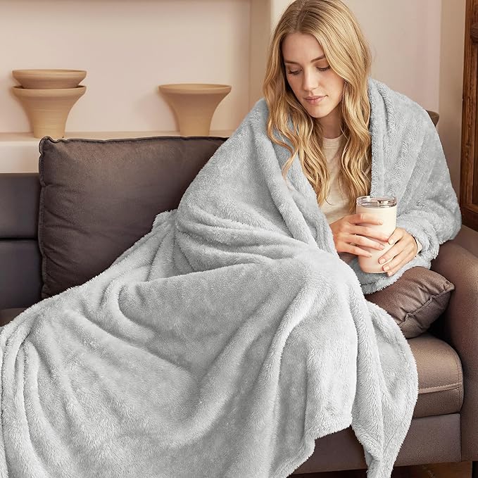 Exclusivo Mezcla Plush Fuzzy Fleece Bed Blanket Twin Size, Super Soft, Fluffy and Warm Blankets for Couch, Bed, All Season (Light Grey, 90x66 Inches)